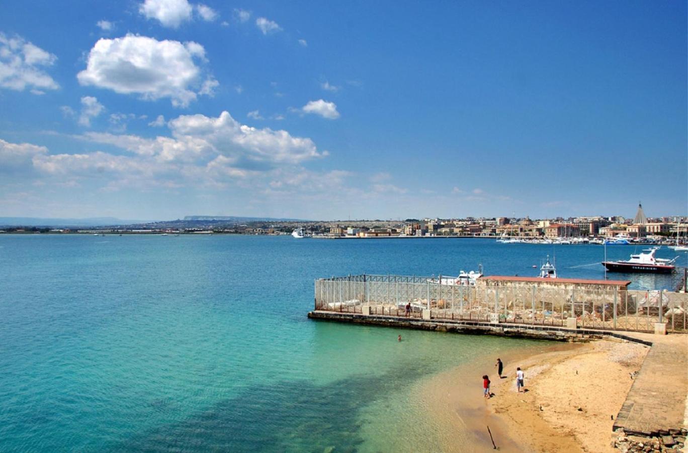 Independent Room Near Ortigia Island Syracuse Exterior photo